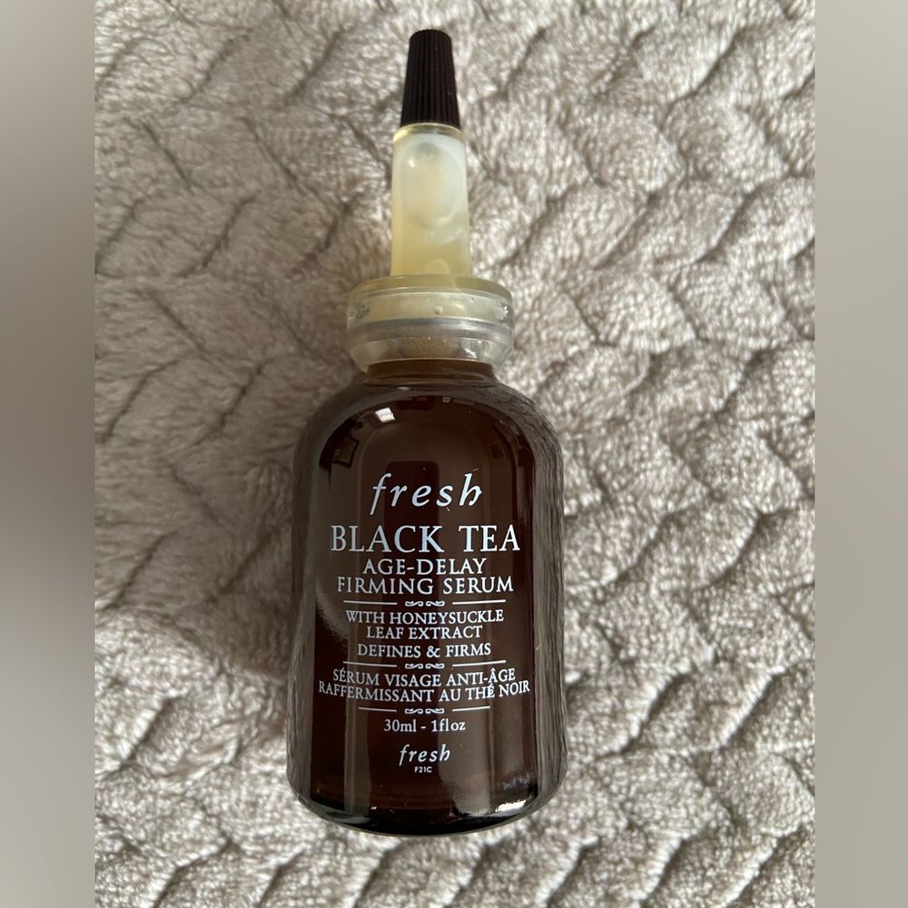 Fresh black tea Age-delay firming serum